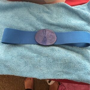 Pretty blue color. 80s fashion stretch belt. Unique buckle design.